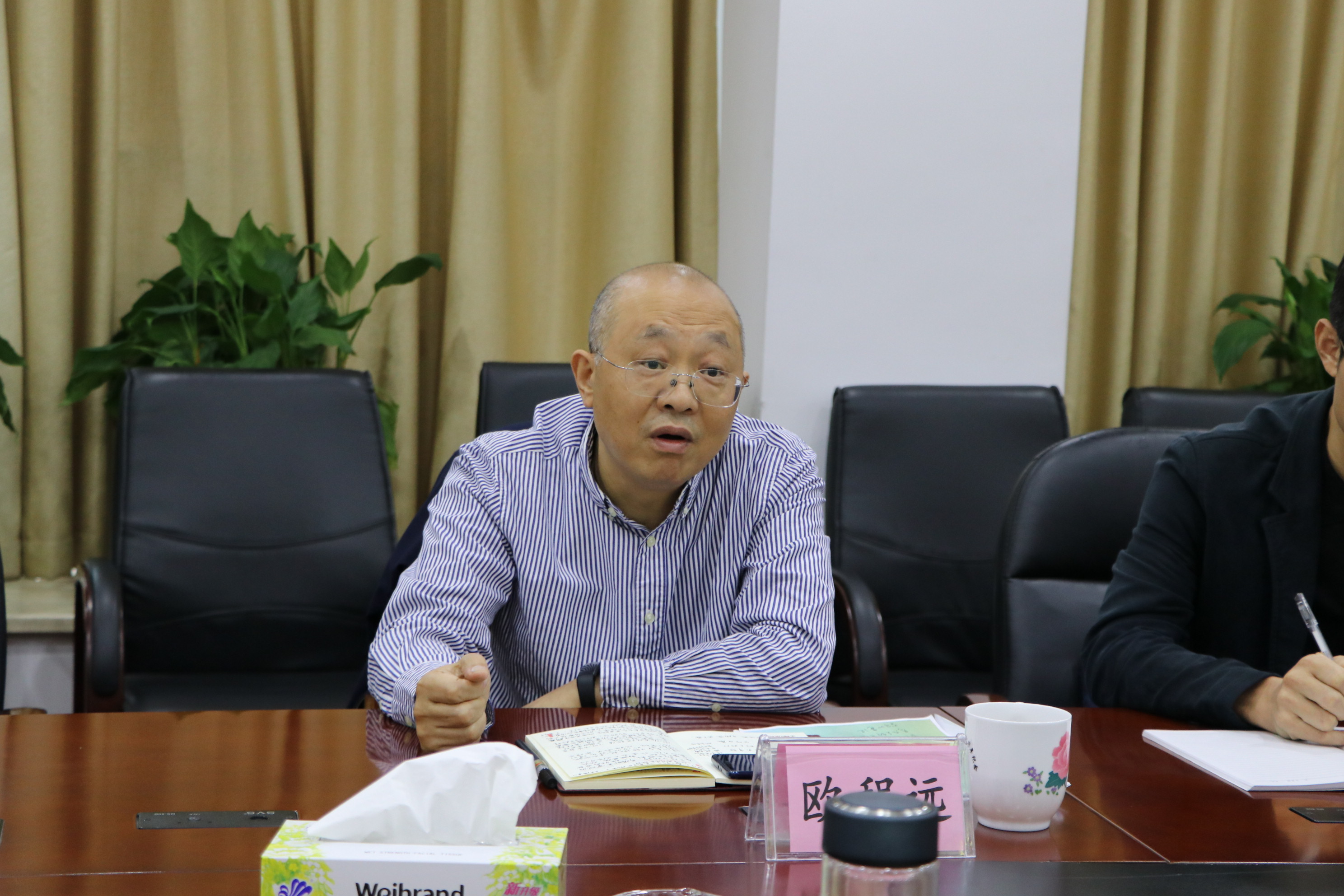 省供銷社總經(jīng)濟師歐程遠調研公司支部建設并參加主題學習